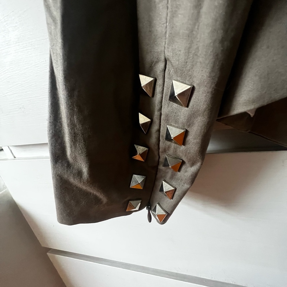 Alice + Olivia | Blazer with Chain Epoulettes - Picture 3 of 4